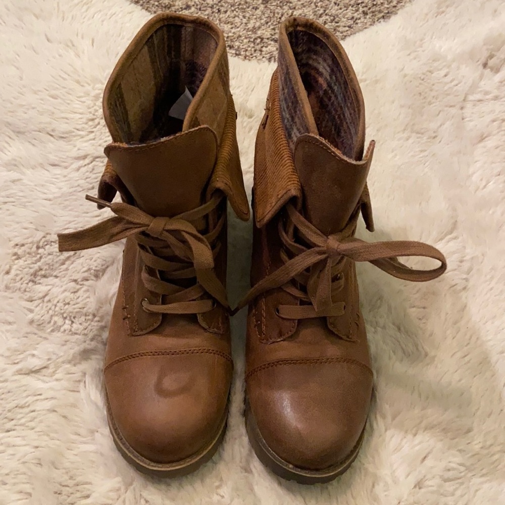 SOLD - boots